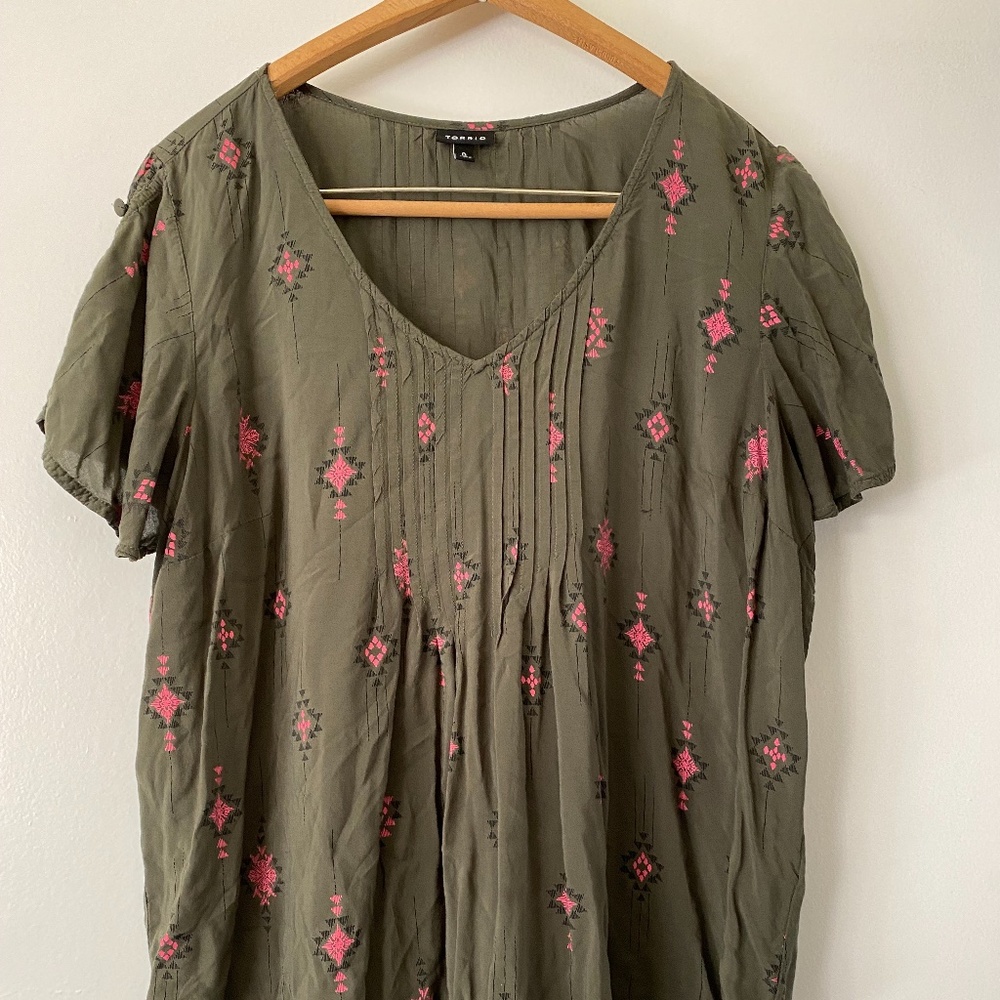 Torrid Olive Green Blouse w Pink & Black Detail